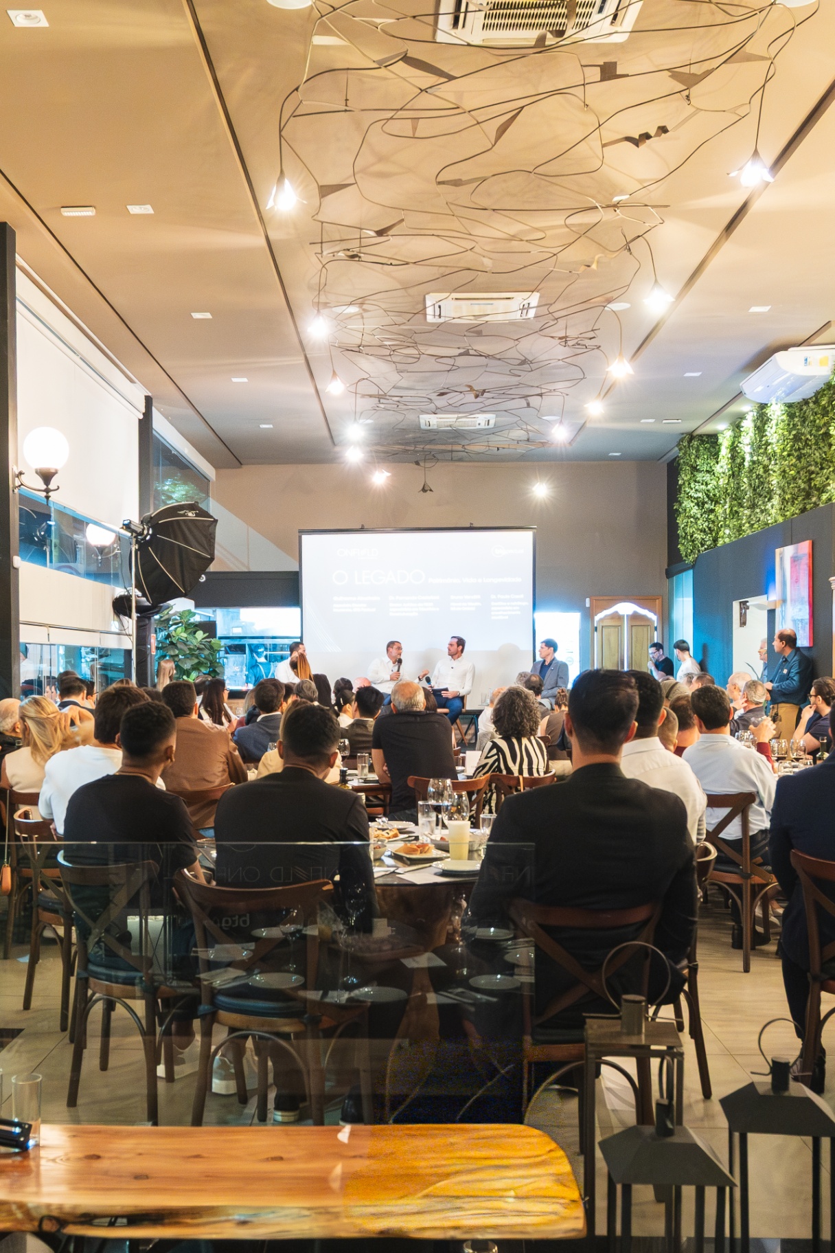 Evento institucional Onfield — palestra com clientes e equipe